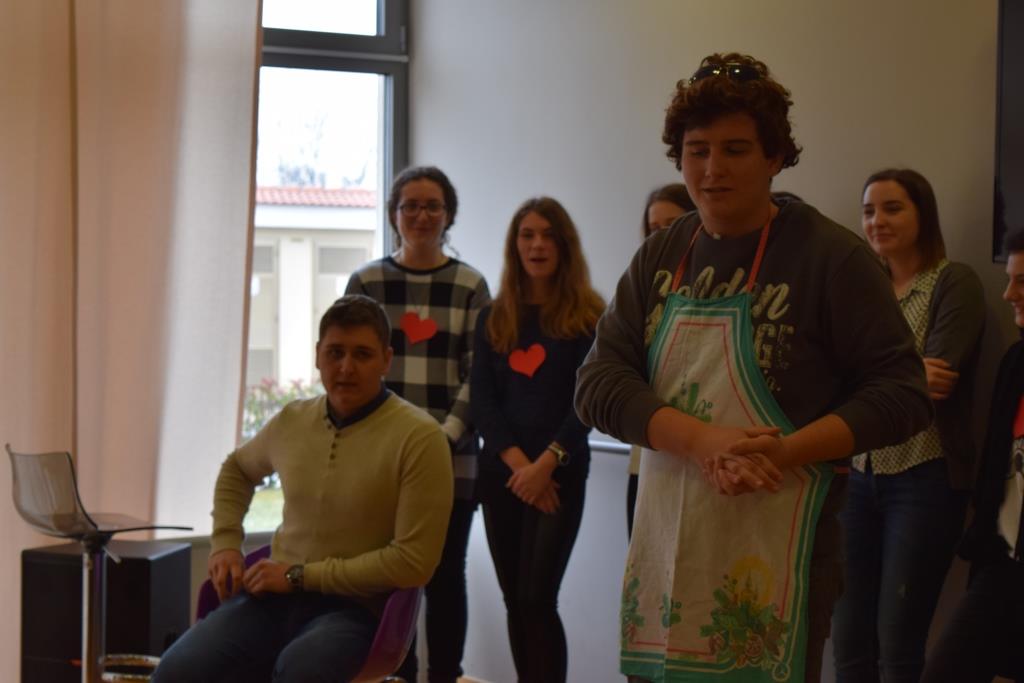 Odnos bake i unuka na šaljiv i zanimljiv način prikazali su nam Ruben Krasti i Neven Krt, u skeču koji su sami osmislili. 